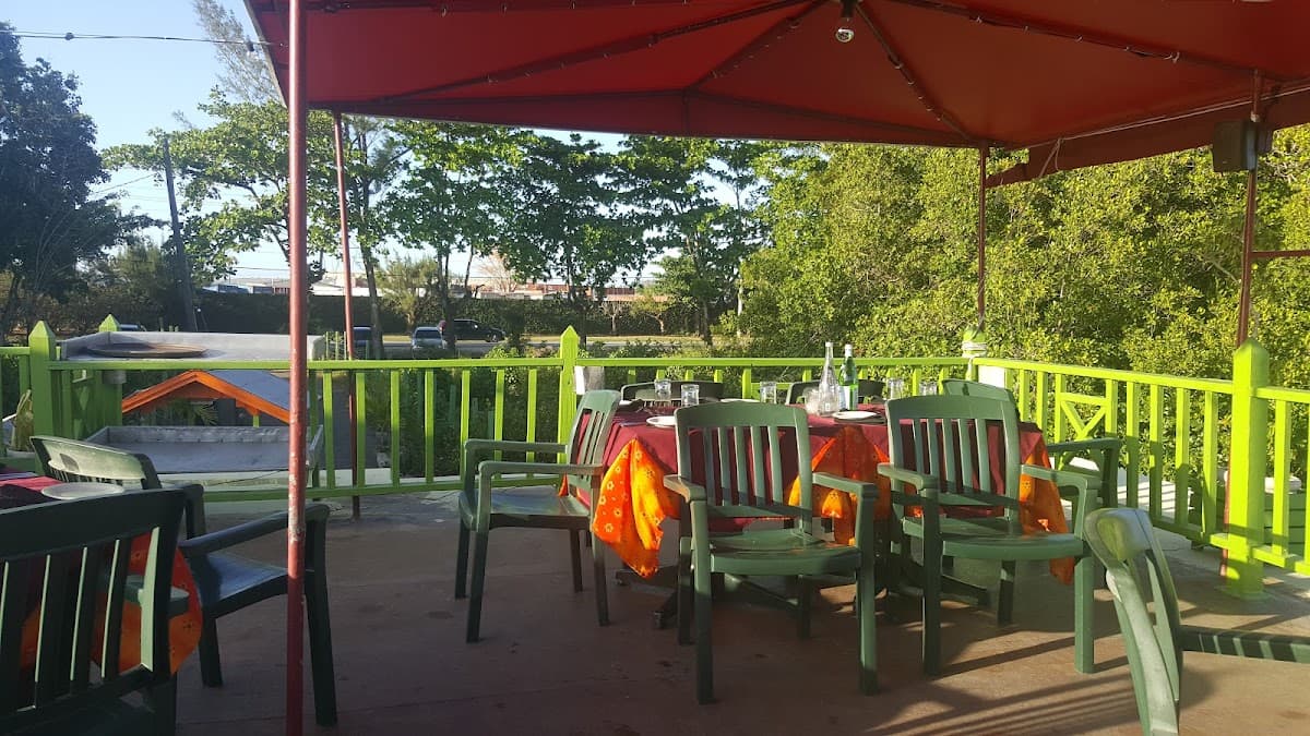 The HouseBoat Grill